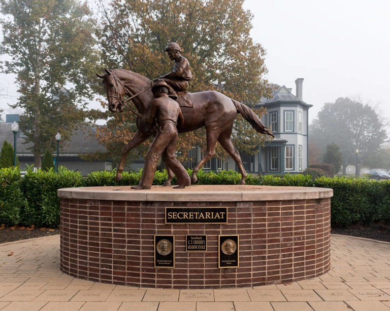 Secretariat horse statue in Kentucky