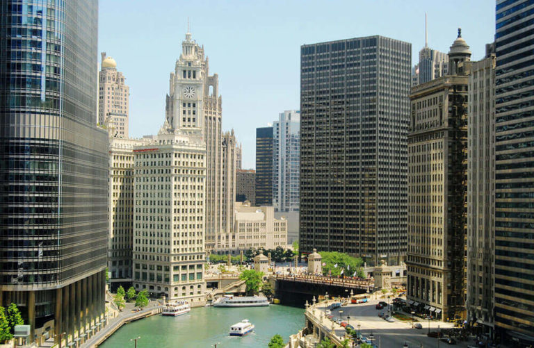 Beautiful downtown Chicago with tall buildings and the Chicago river