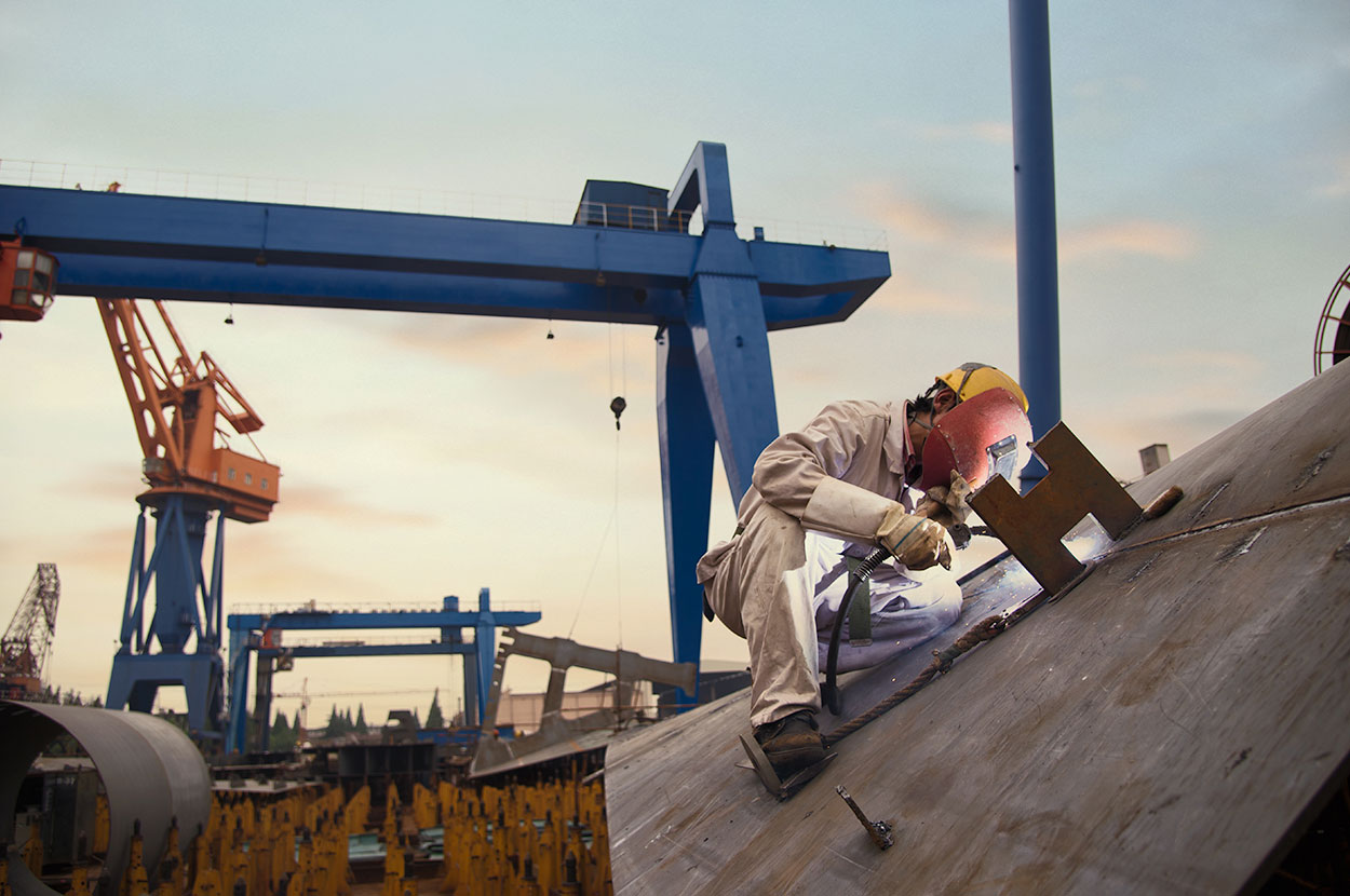 Asbestos Exposure in the Shipyard Industry background image