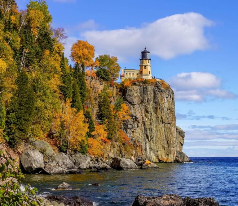 lighthouse on split rock, minnesota