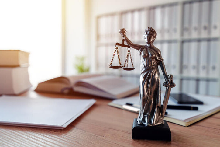 Lady liberty statue on a desk