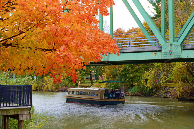 A boat traveling along the Erie Canal in Rochester, NY