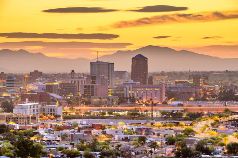 The city of Tucson, AZ with mountains in the background